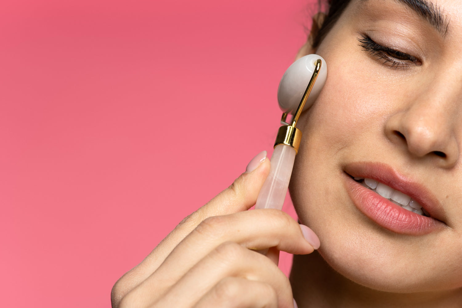 How Derma Rollers Fit Into Skincare Routines