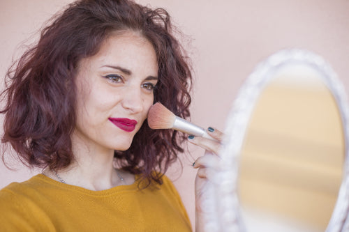 Why Lightweight Makeup Is Trending in Everyday Beauty