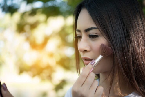 Why Lightweight Makeup Works Better for Humid Weather