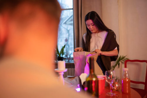 How to Choose Body Glow Products for Parties and Festive Looks
